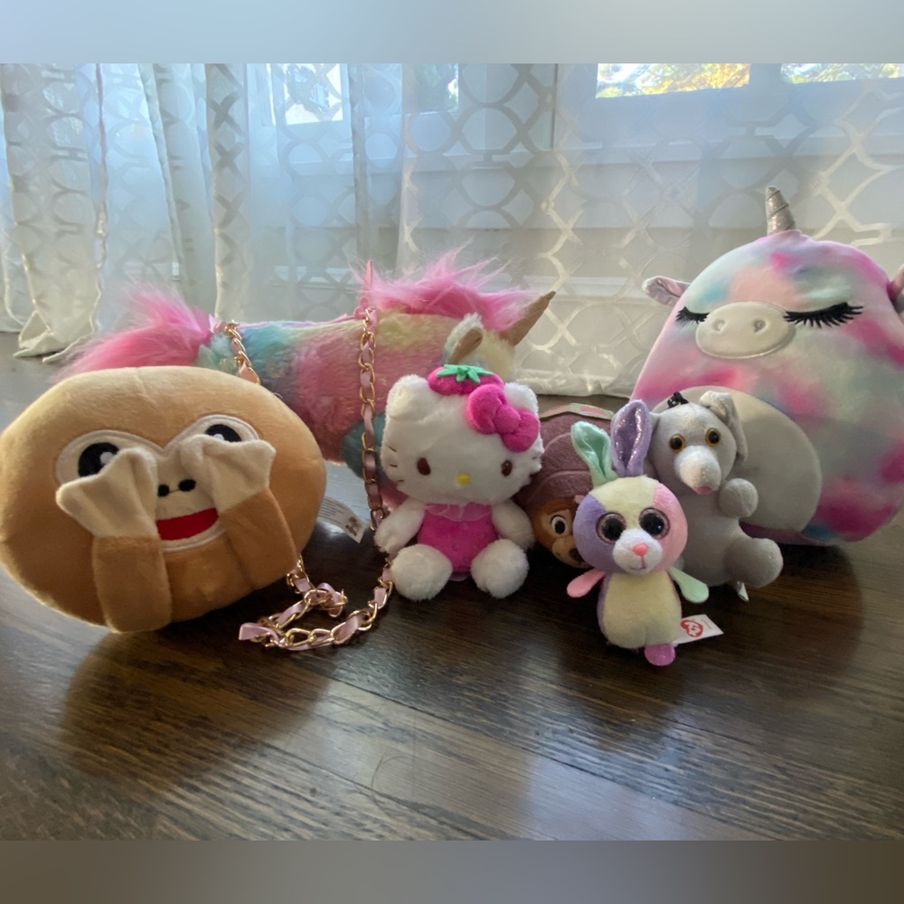 Lot of gently used stuffy friends